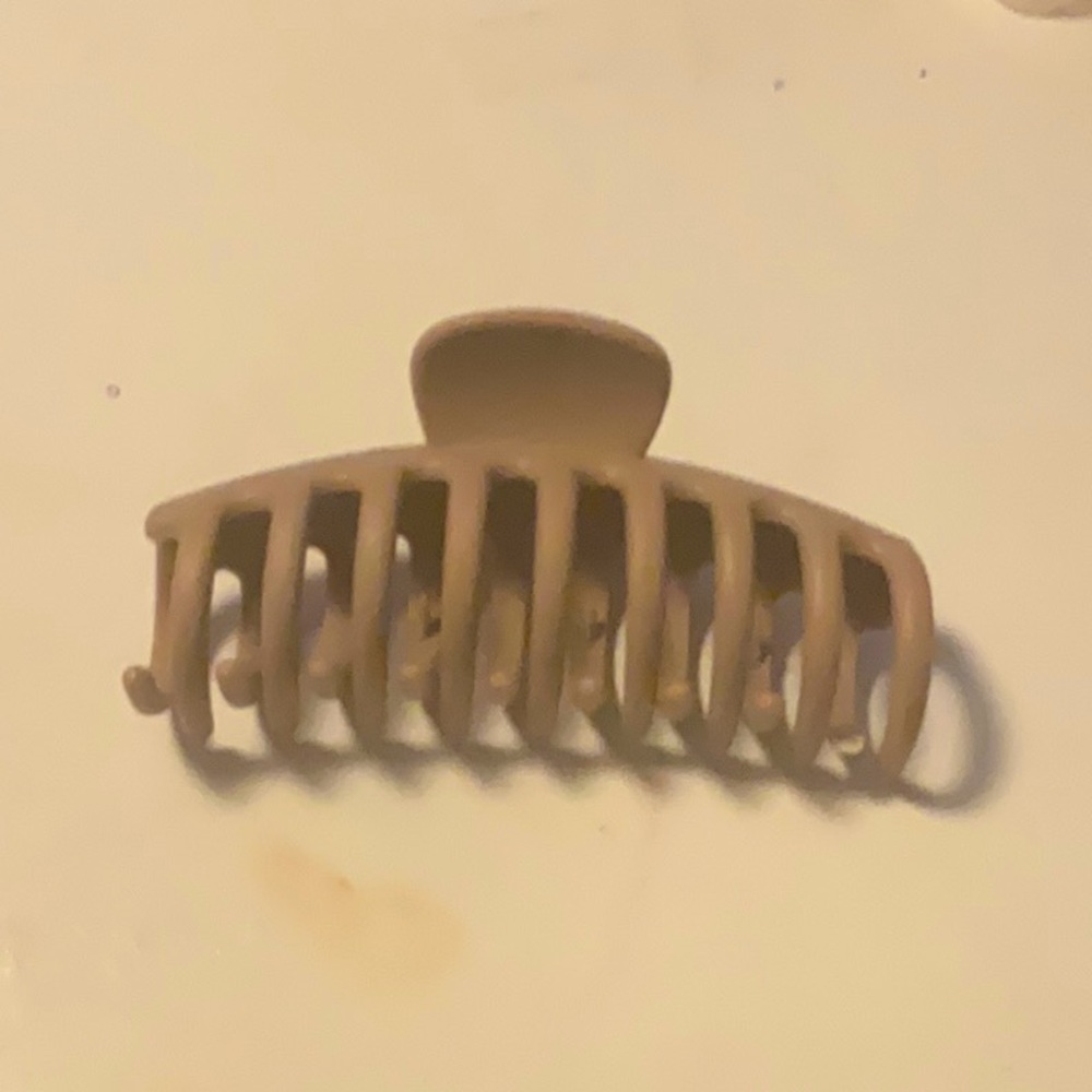 Cute large tan/brown claw clip